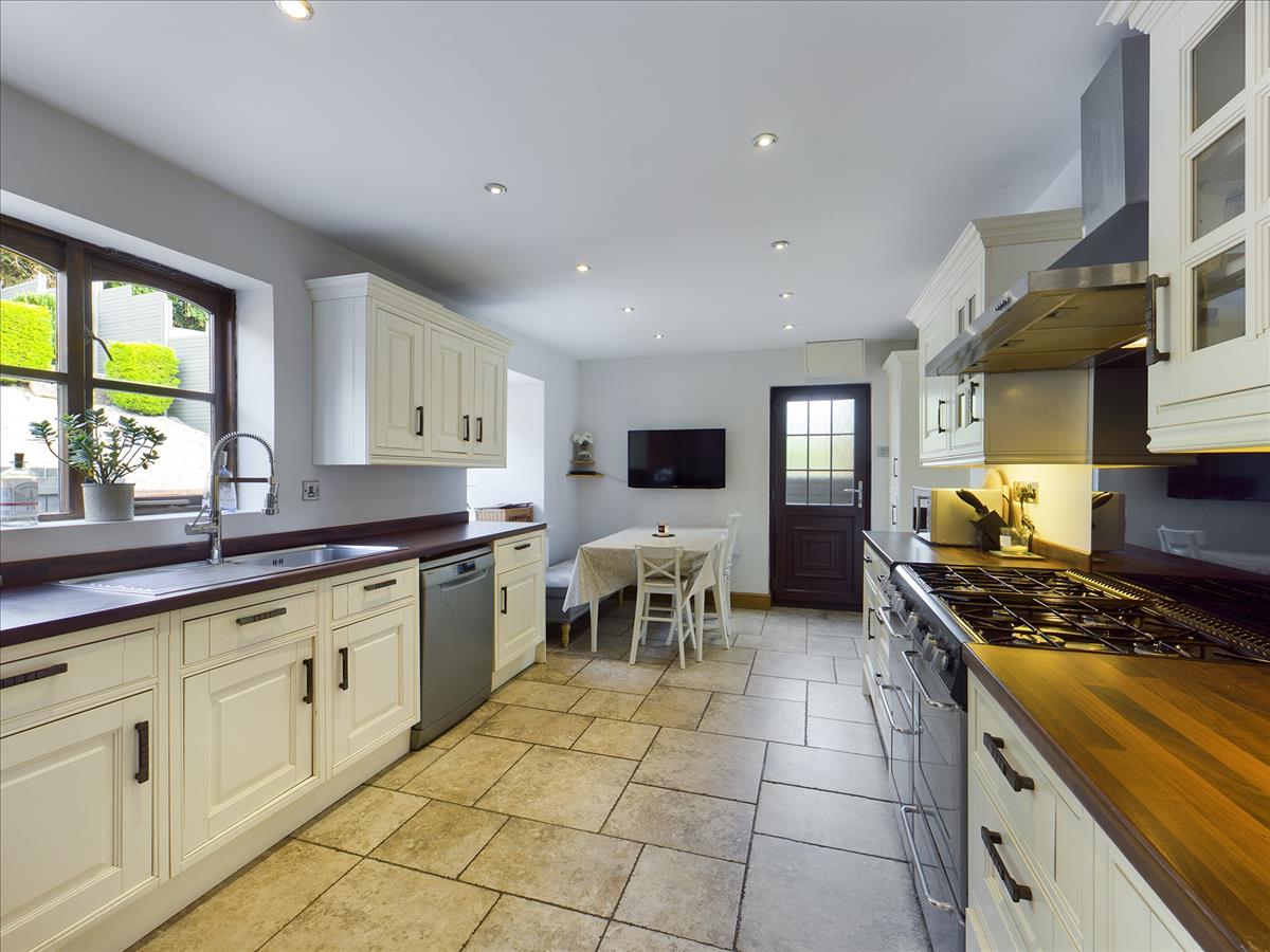 Property Image 3886d067-b0e4-4685-858b-23dadcc0af06