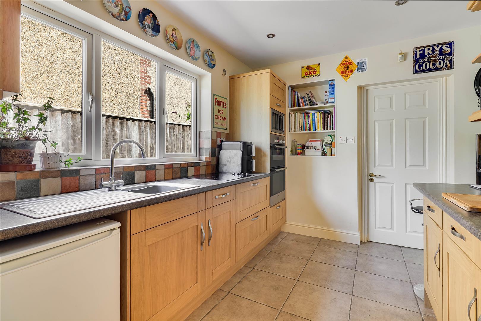 Property Image 38cc8de8-22e7-45ed-9e19-9a6e4023cd32