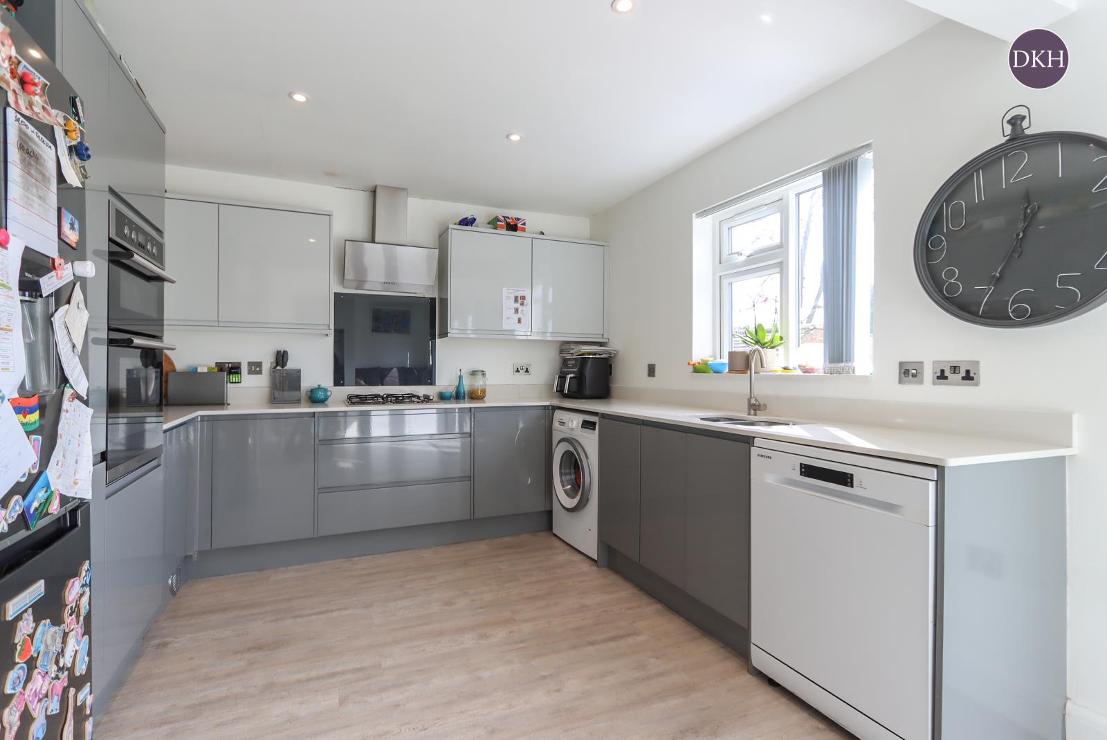 Property Image 38f470fc-1285-43c2-9d1d-04cc4c470600