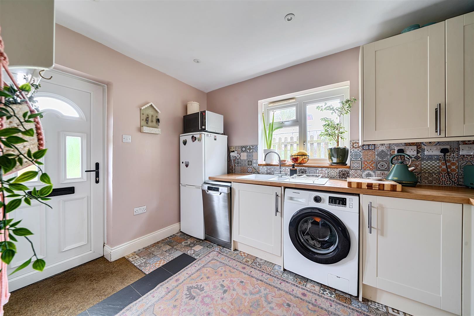 Property Image 3938e0e9-99d3-4503-9c70-ee72b059f638