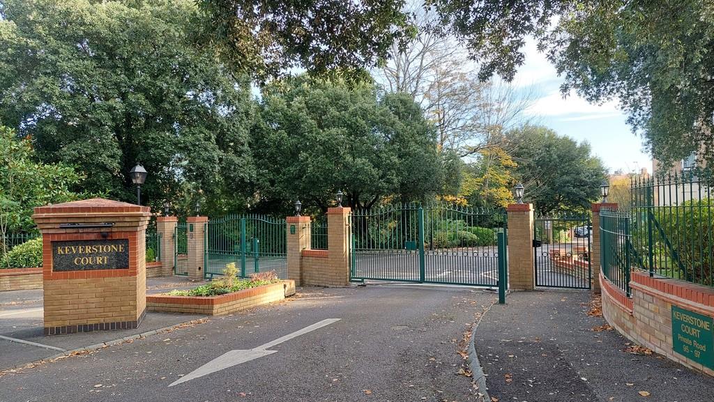 Property Image 39454bf7-9009-4356-a9f1-bbcad400b2ae