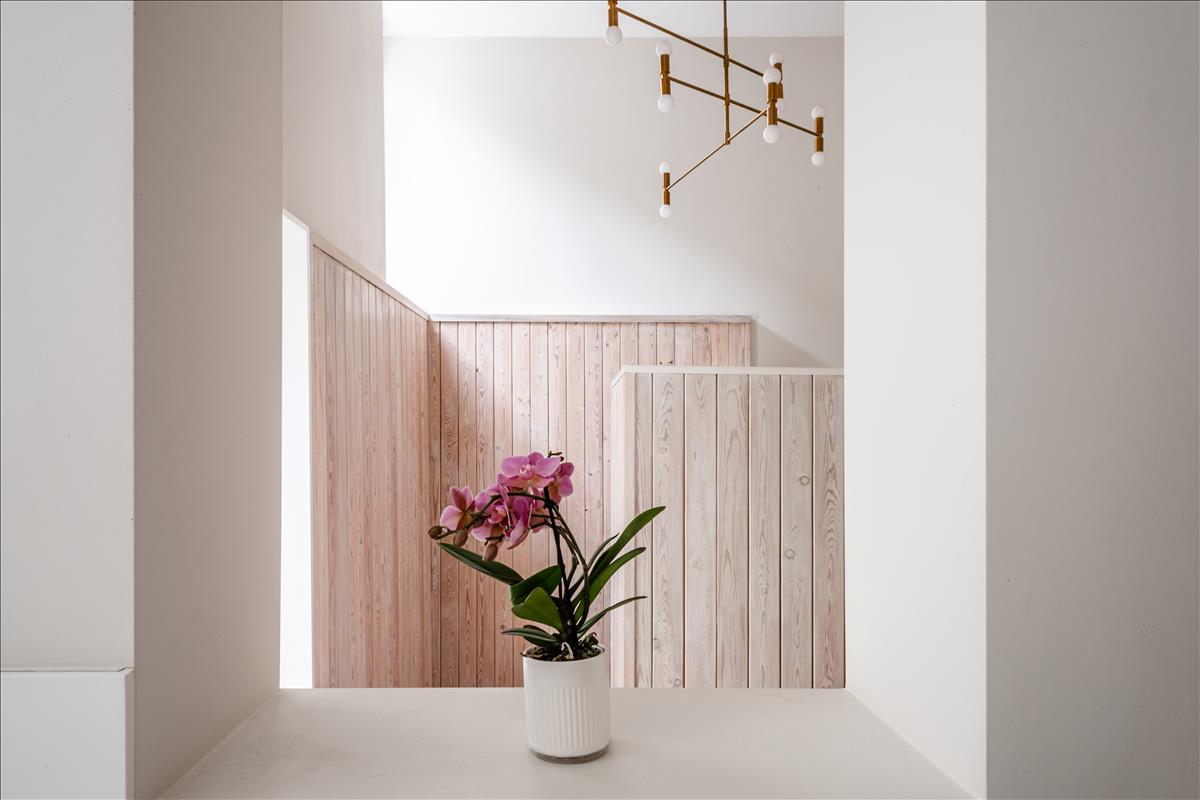 Staircase. Three bedroom split-level duplex apartment for sale on Orde 
