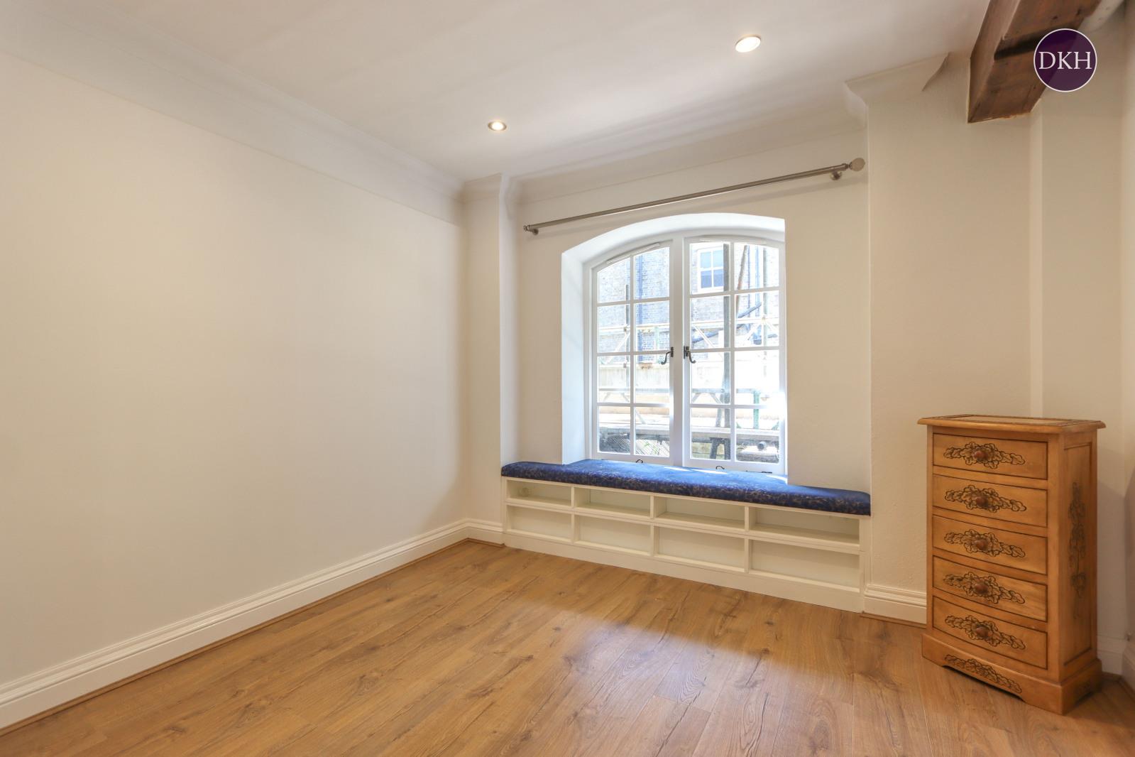 Property Image 39ea6815-eb3c-4206-adce-a41b8db3a43d