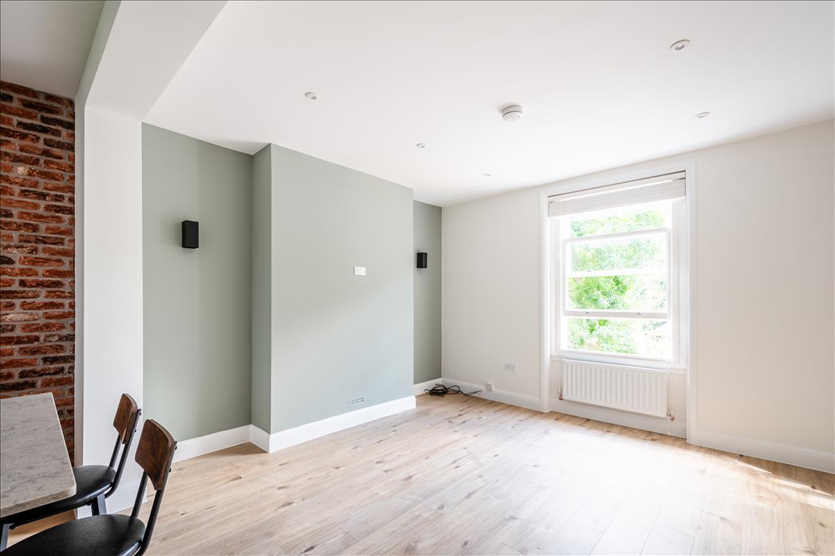 Property Image 39efeb18-53bd-4526-97f0-57f92c999c6c