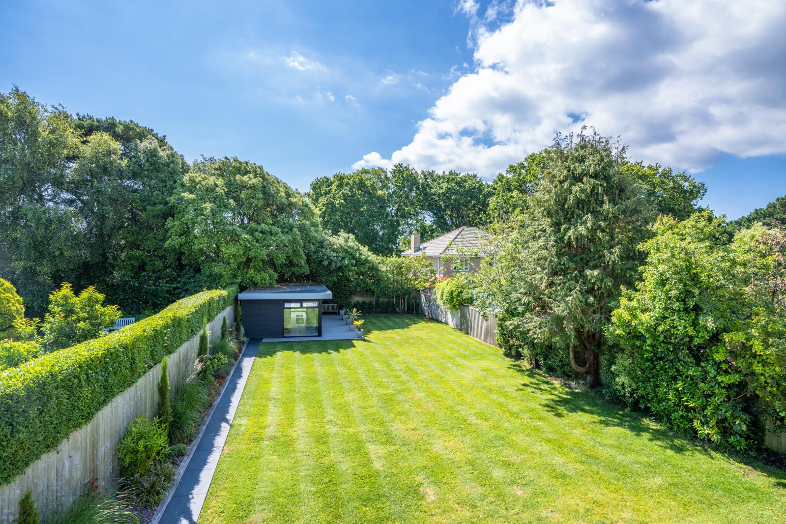 Property Image 39f7ff3a-b929-4f0b-9844-41001bf1005a