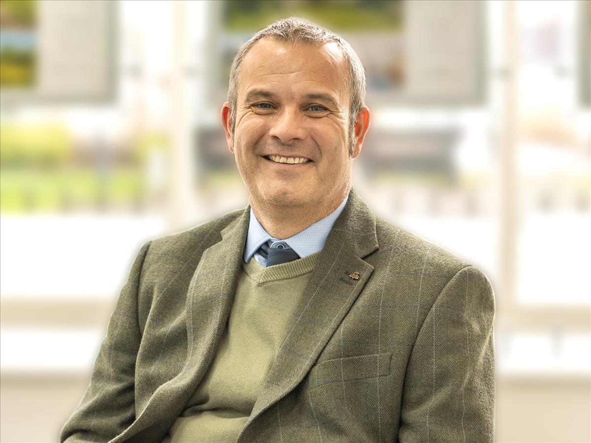 Symonds & Sampson Graduate Rural Surveyor Duncan Bird