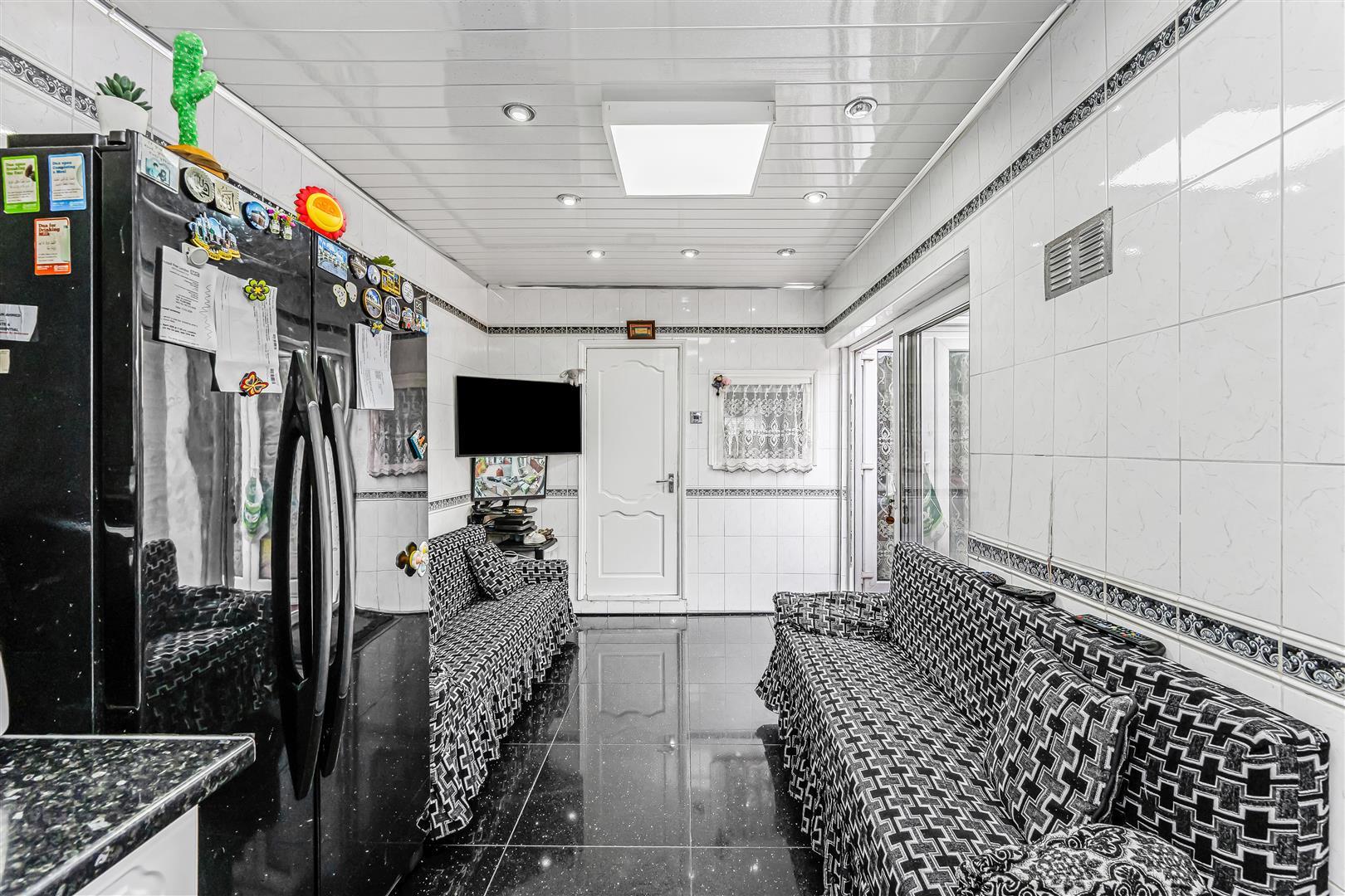 Property Image 3a02b8d8-0824-46f8-8c5a-85a53d21d766