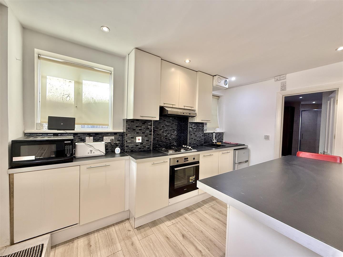 Property Image 3a39e391-d9de-45ee-acad-a5e7f4c2a8d0
