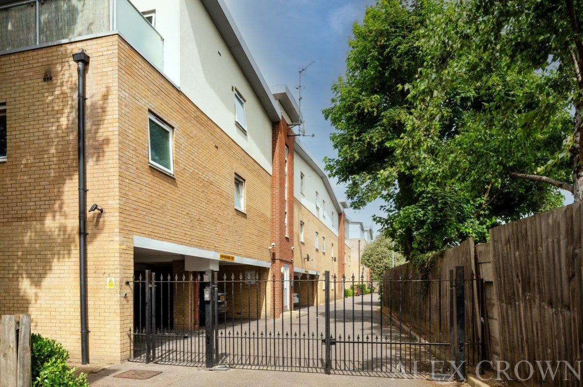 Property Image 3a586068-ebd7-40c7-81f4-43adacaa3548