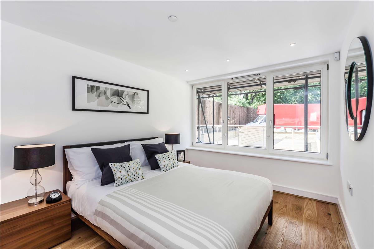 deluxe four bed gated mews house for rent in the heart of de beauvoir