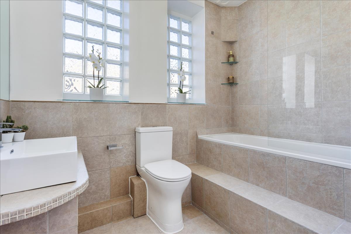 Property Image 3adfeaab-92c1-4688-833b-14f842bd4814