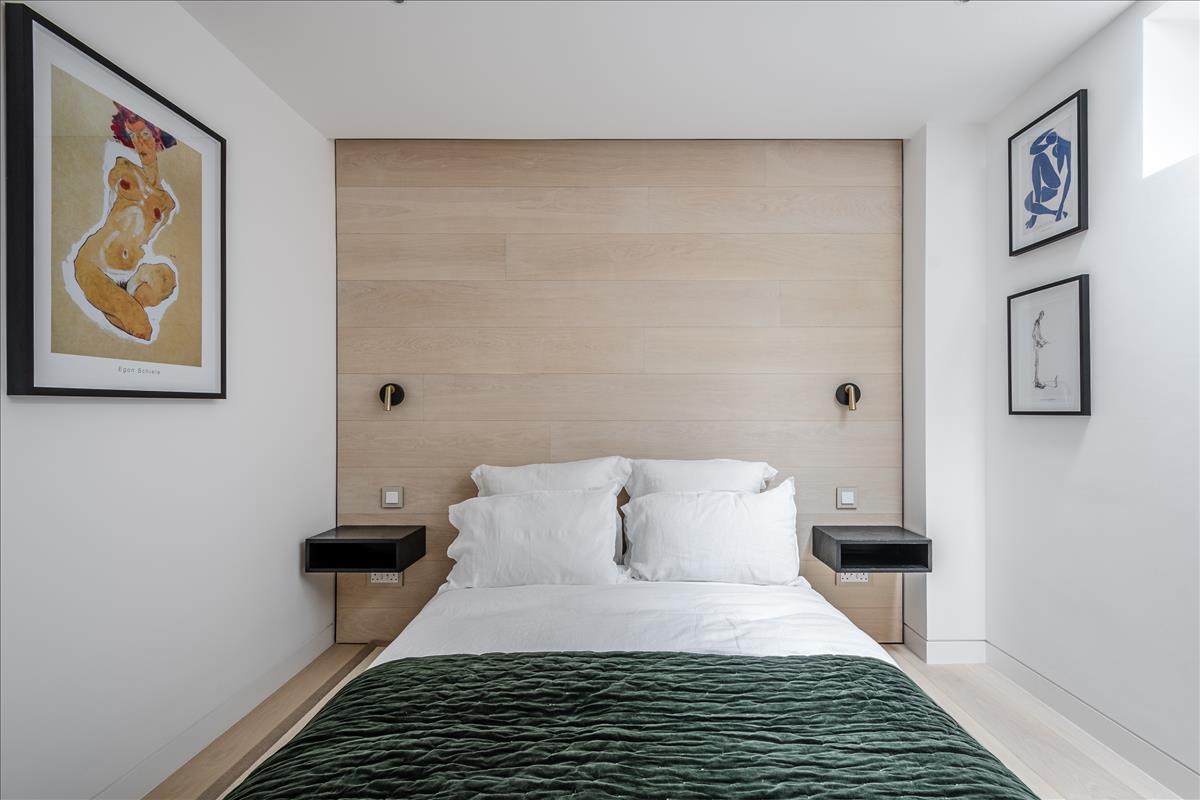 Three bed mews house development with architecturally designed interiors for rent e2