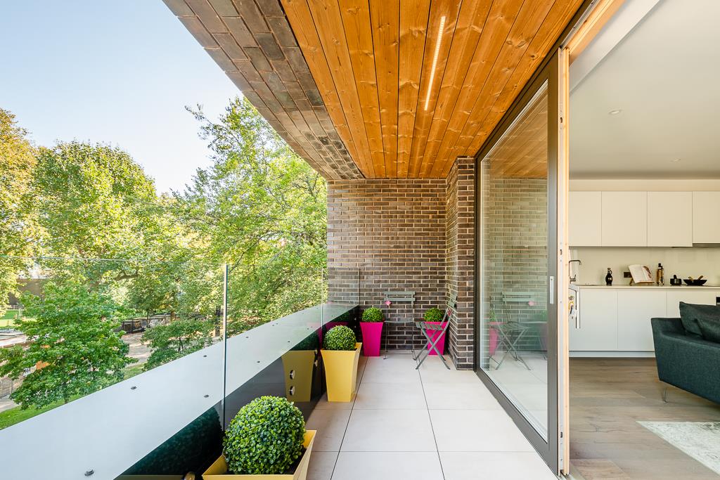 Three bedroom apartment for sale, Hackney, E8
