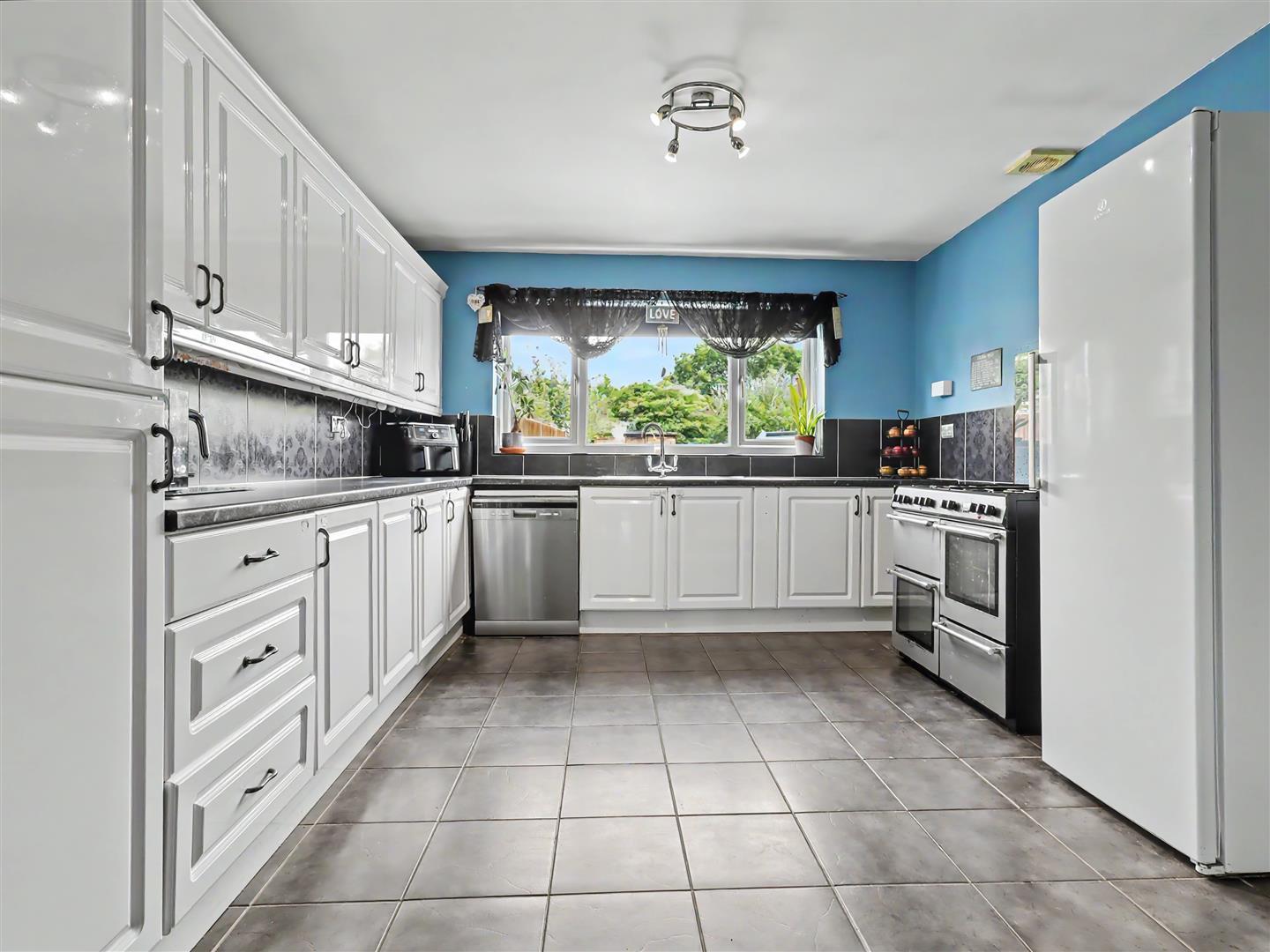 Property Image 3b638bf5-a018-46c3-80ae-077e9799bb4a