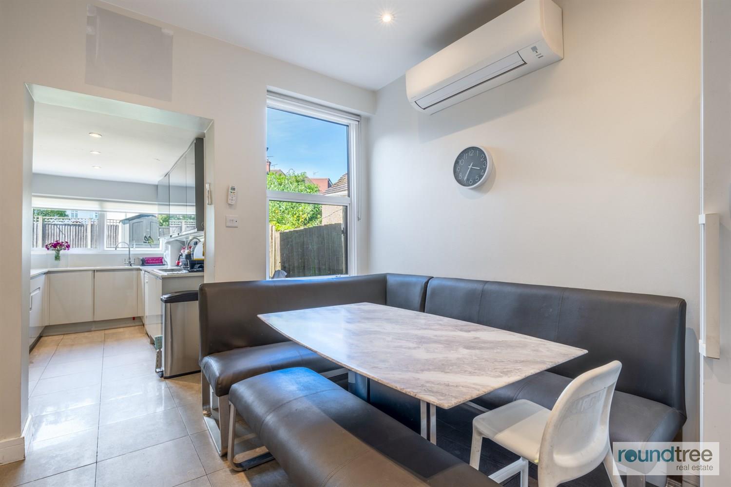 Property Image 3b707906-f469-48b9-9a35-8c046df4d110