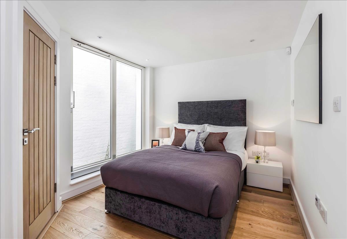deluxe four bed gated mews house for rent in the heart of de beauvoir