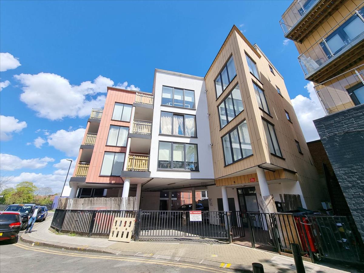 Property Image 3cf37c33-2c65-4215-8864-73d9c89bf3ad