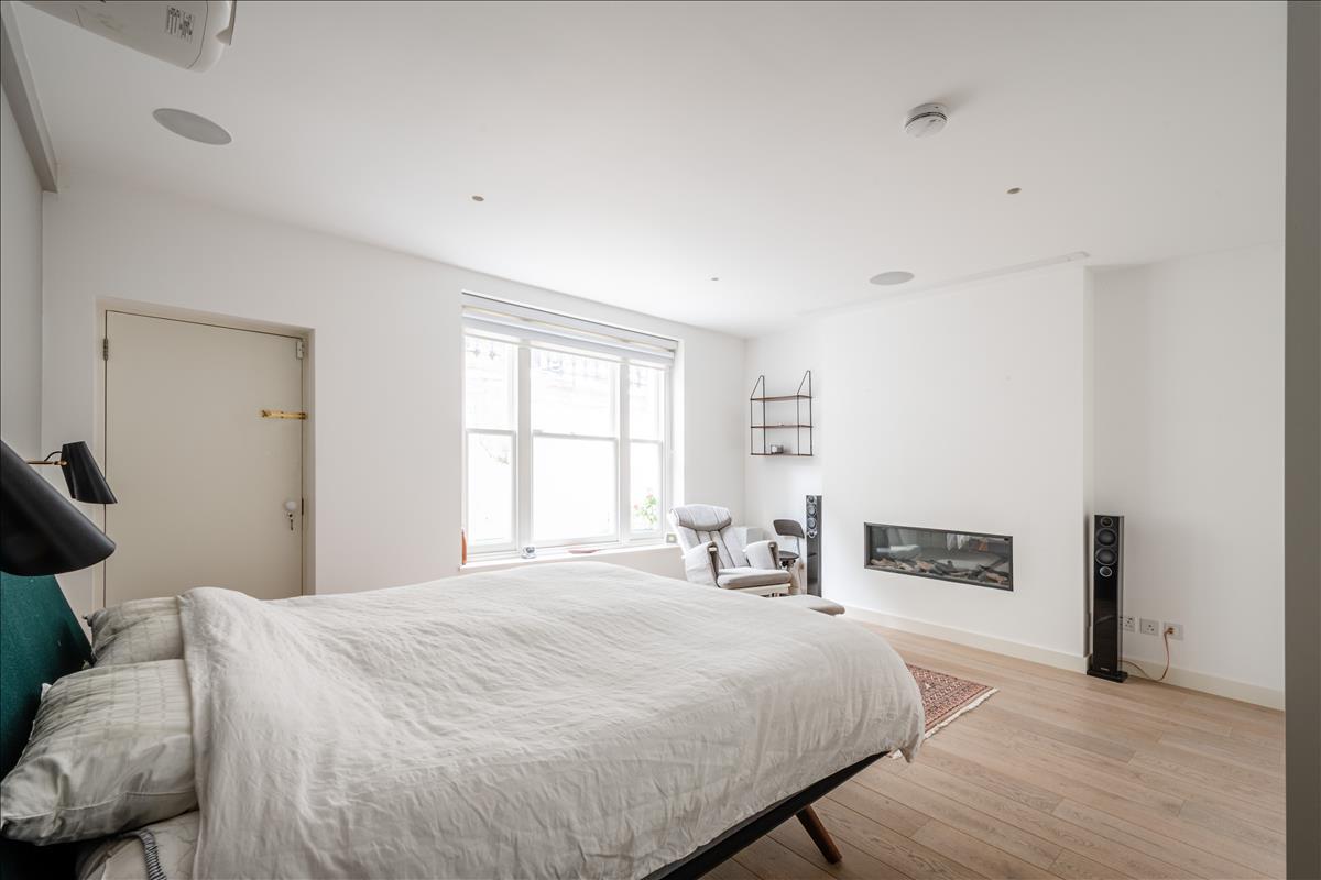 Principal bedroom. Three bedroom split-level duplex apartment for sale on Orde 