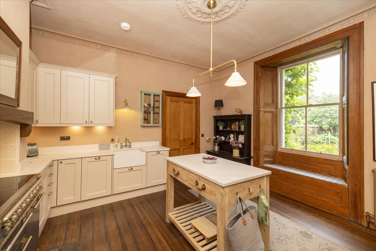 Property Image 3eaeef98-64d1-441a-a3c6-2ca0d3b04baf