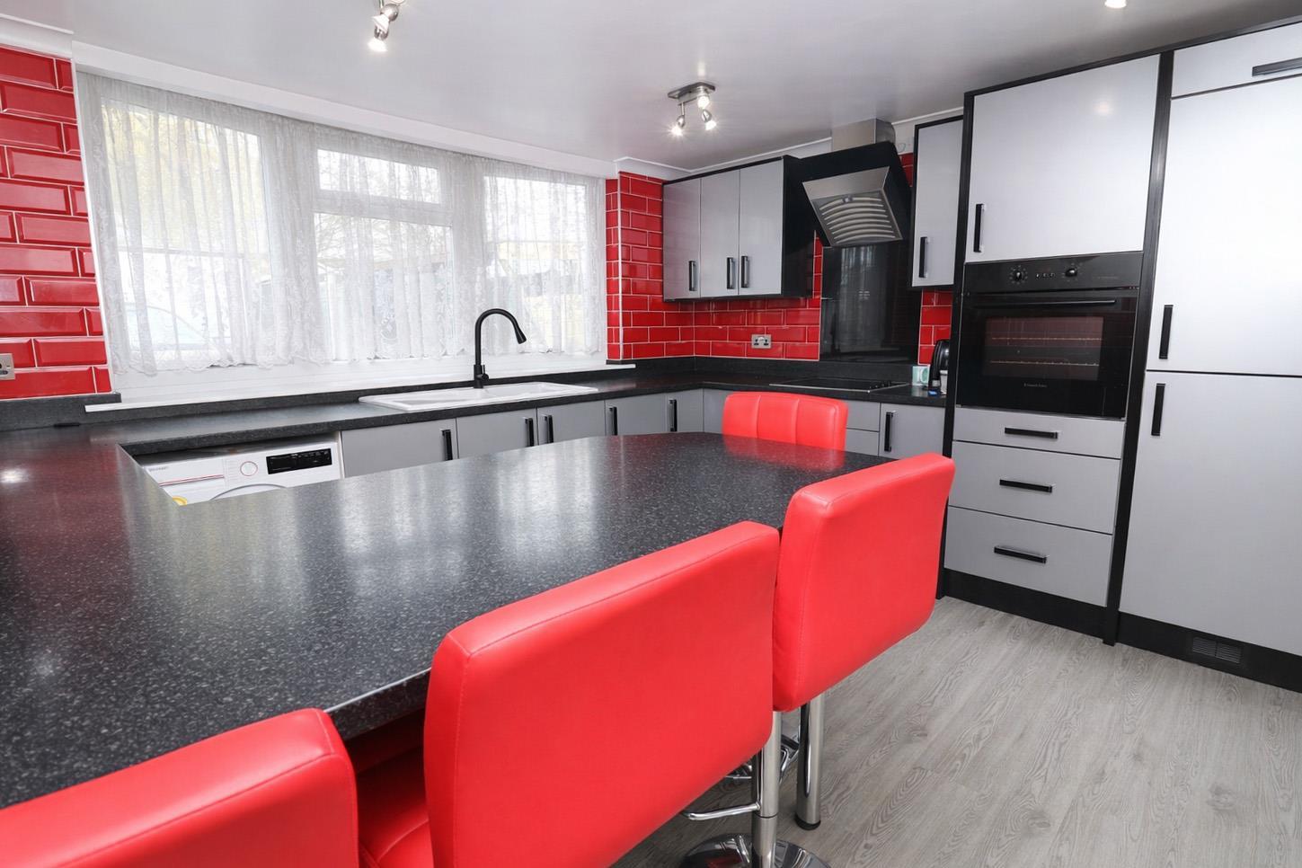 Property Image 3ef702bc-aaa1-4a55-ab26-0a456bc7c549