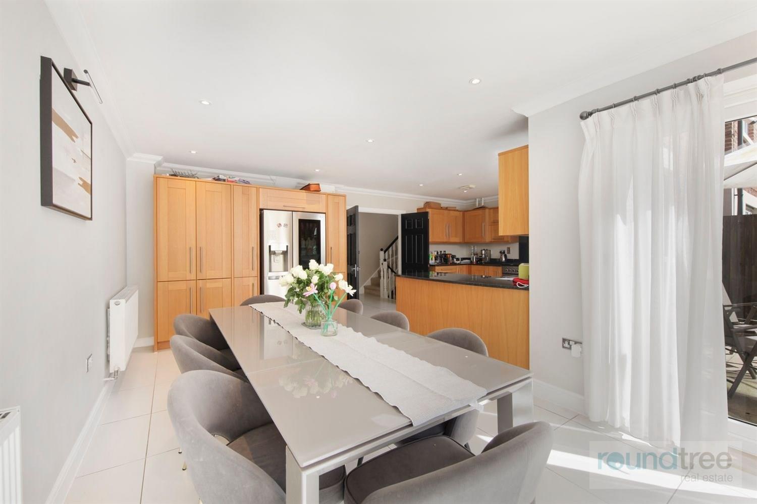 Property Image 3f50a99a-cb40-4684-85d0-ca8e257f3b74