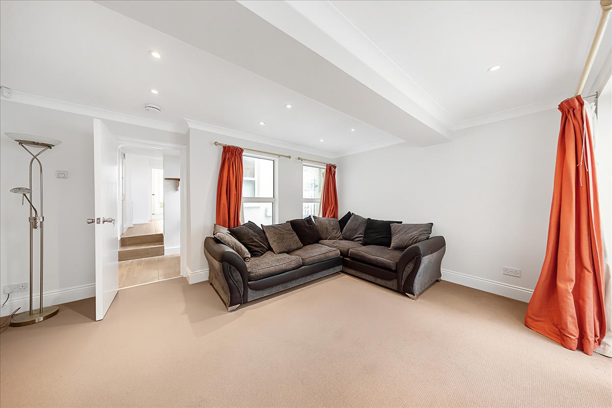 Property Image 3f7e39df-7597-4eb8-a2f4-add9732eb12d