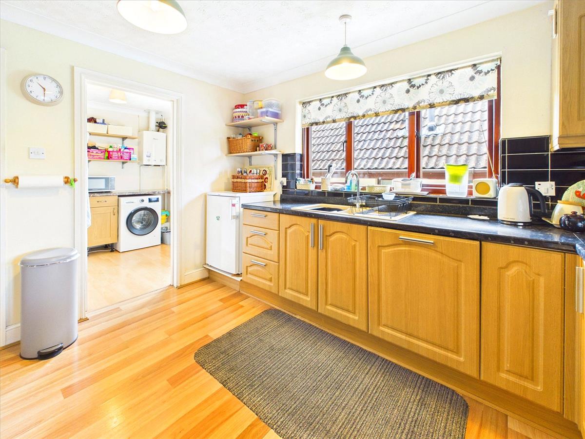 Property Image 3f8a0fe4-5783-44b6-8f33-7b48c4f3b8ae