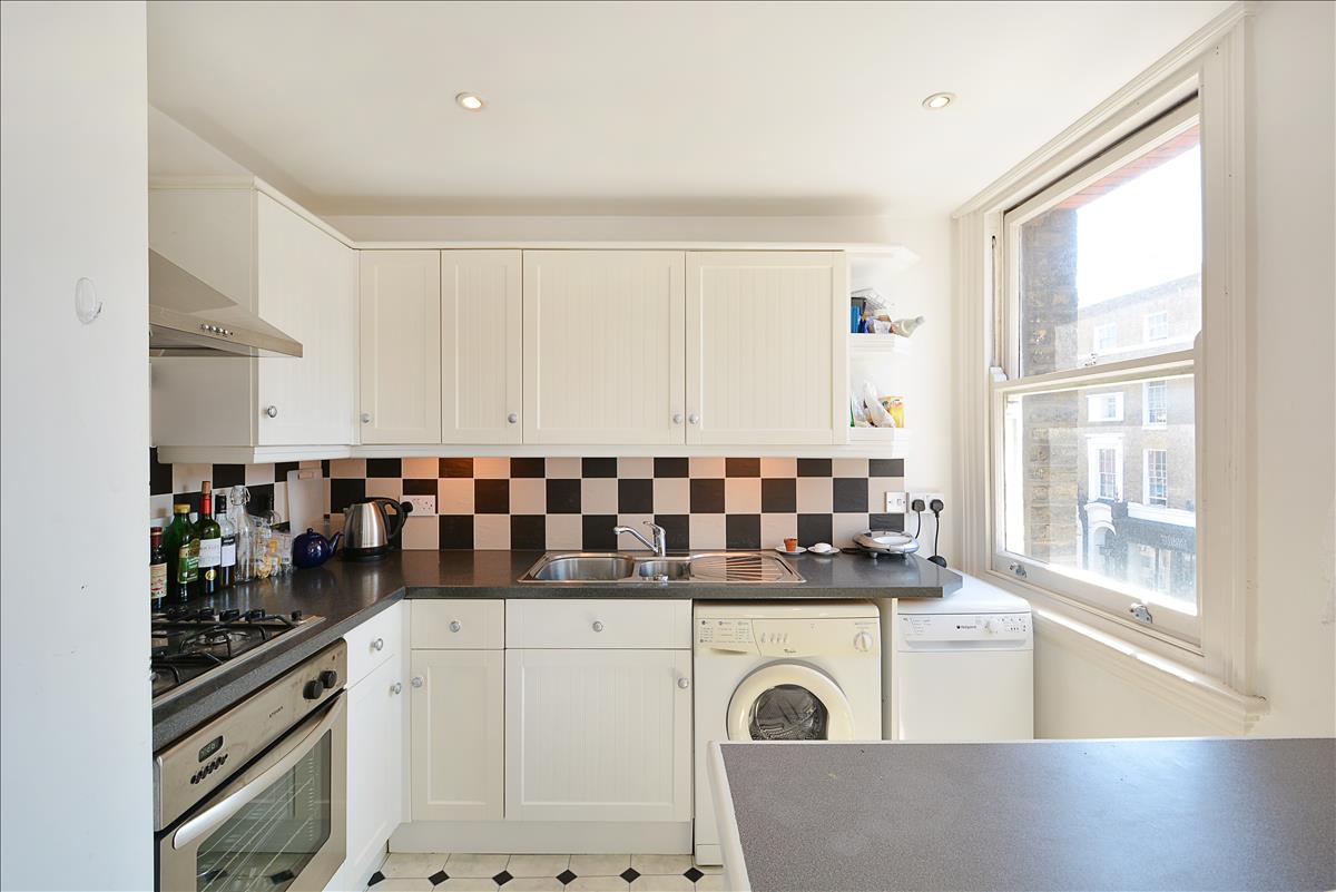 Top floor two bed apartment for rent on Upper Street N1