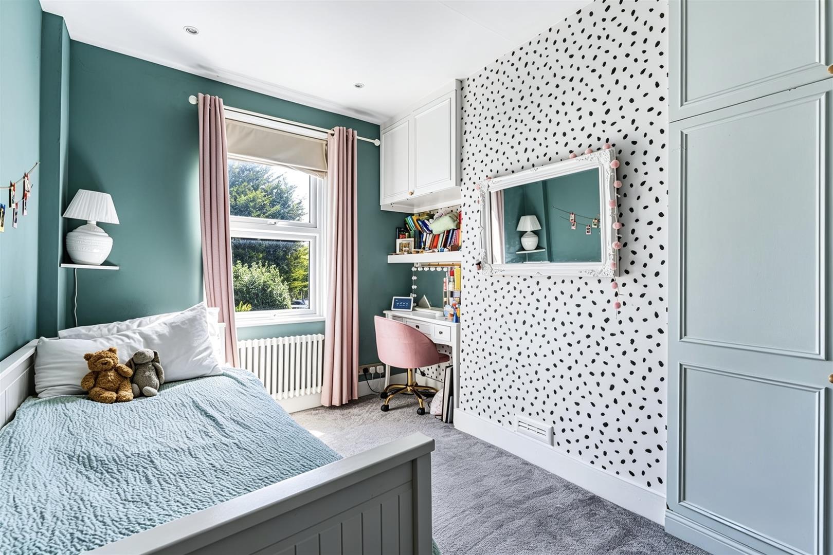 Property Image 402cf7bf-57fb-48a8-8618-286b770e1d37
