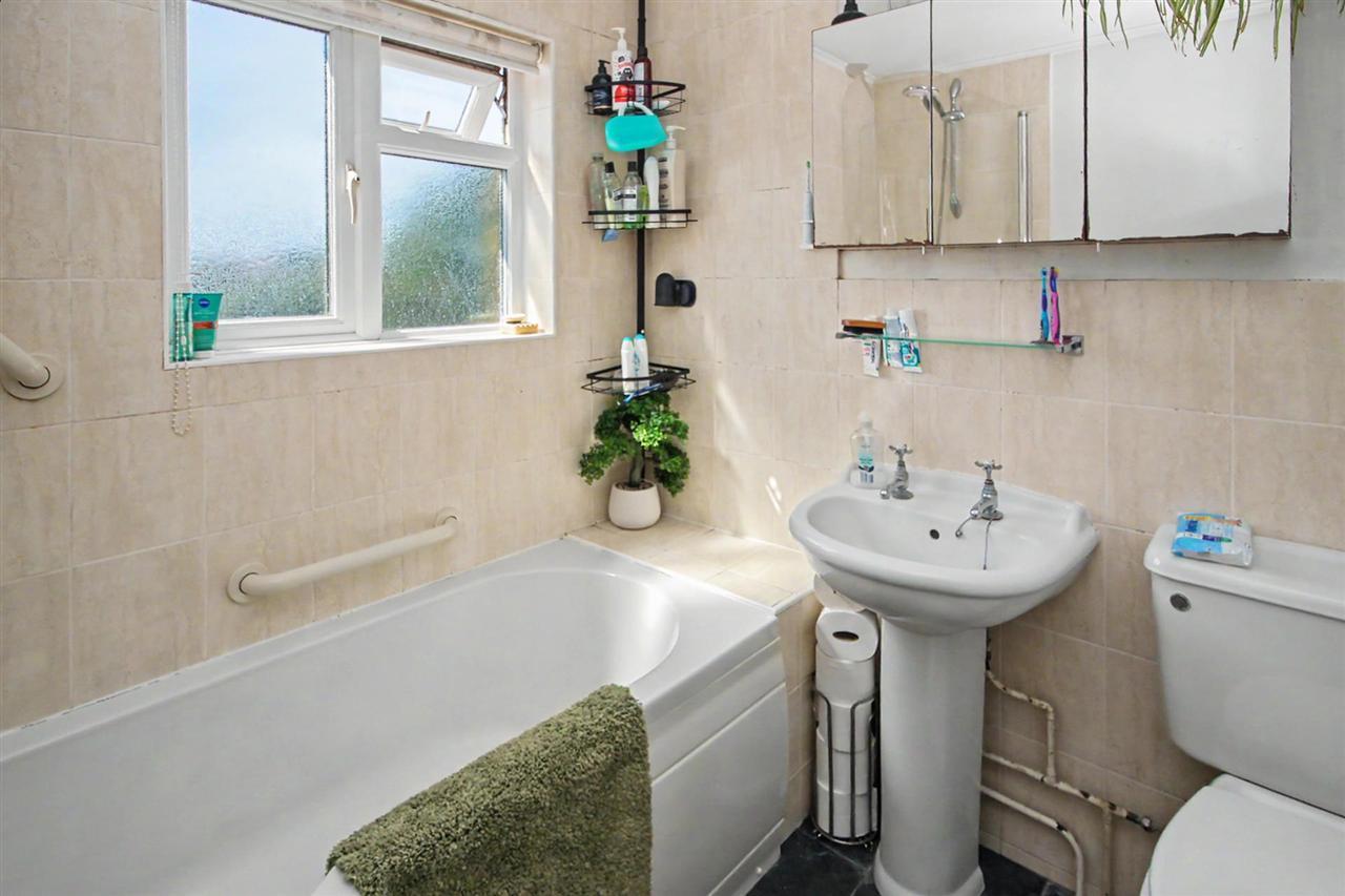 Property Image 4046f943-8c81-432d-bcc7-9b7447b2c4fc