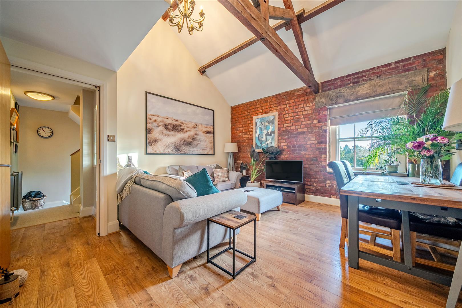 Property Image 40ac63c7-f025-4dc0-ba76-67d1e1989980