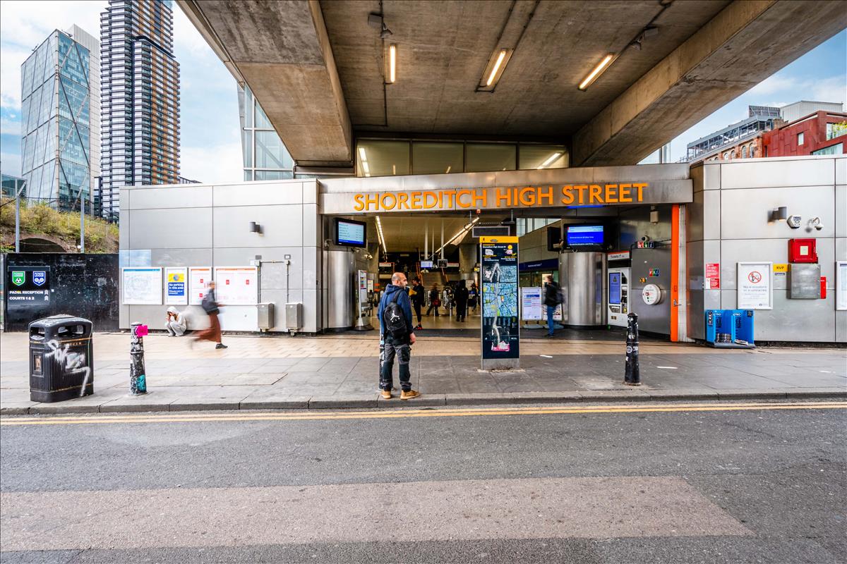 Split-level penthouse for sale, Boundary Street, Shoreditch, E2. Shoreditch High Street station