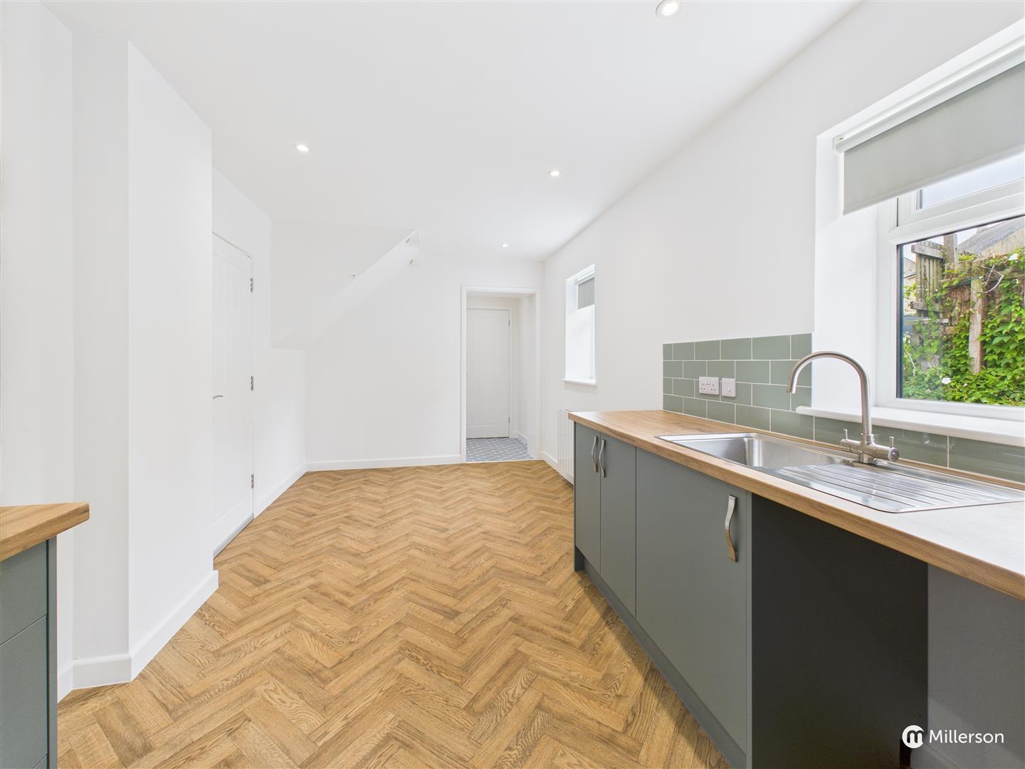 Property Image 4112086f-c283-4354-849a-4e0d0888ec4c