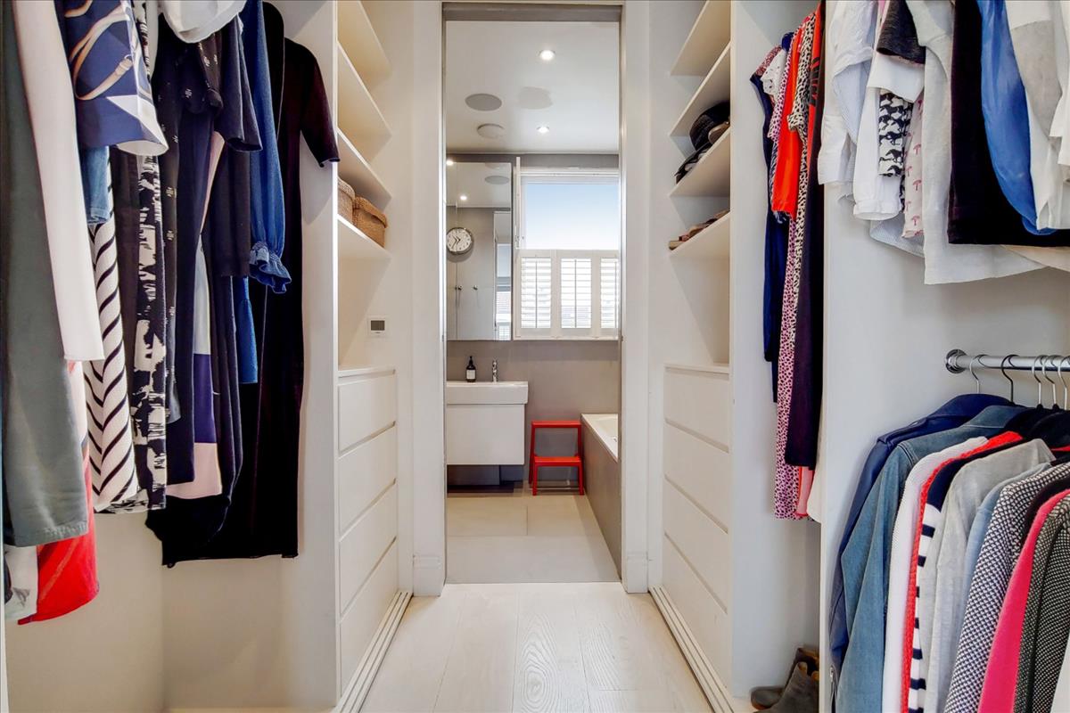 11_Walk in Wardrobe-0