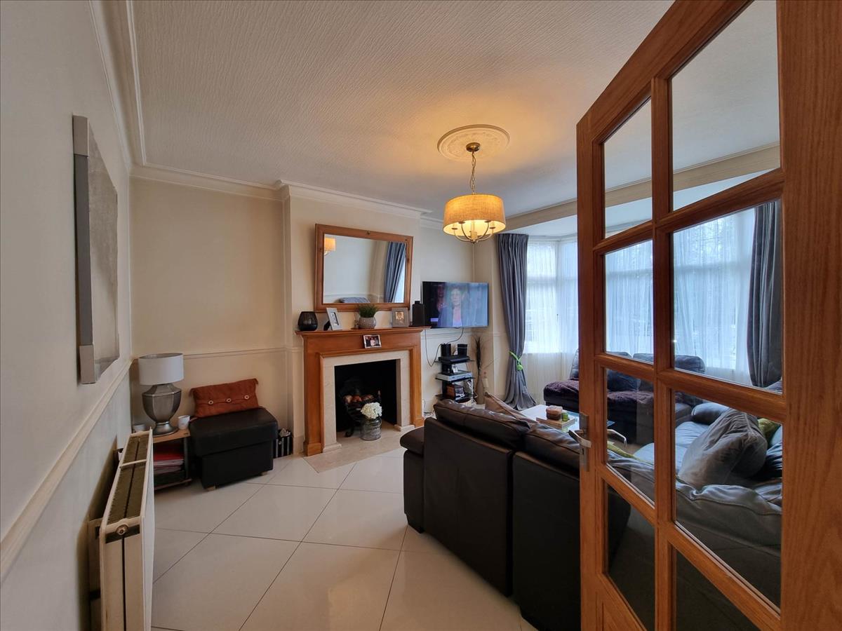 Property Image 4167ef60-4784-4983-90f5-205c088f71fb