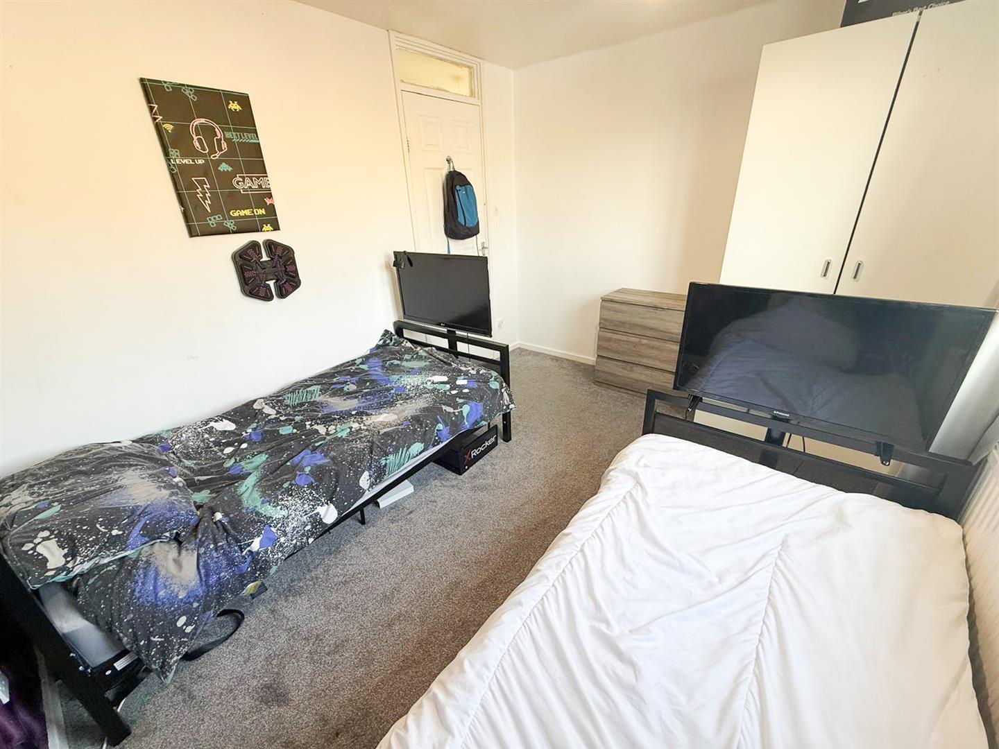 Property Image 418760bd-813e-43a6-9896-845c8bdb544d