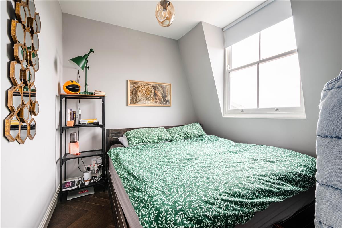 A rare opportunity to acquire a mixed-use freehold investment in the heart of Lower Clapton, positioned on Chatsworth Road, an increasingly sought-after high street known for its independent businesses.