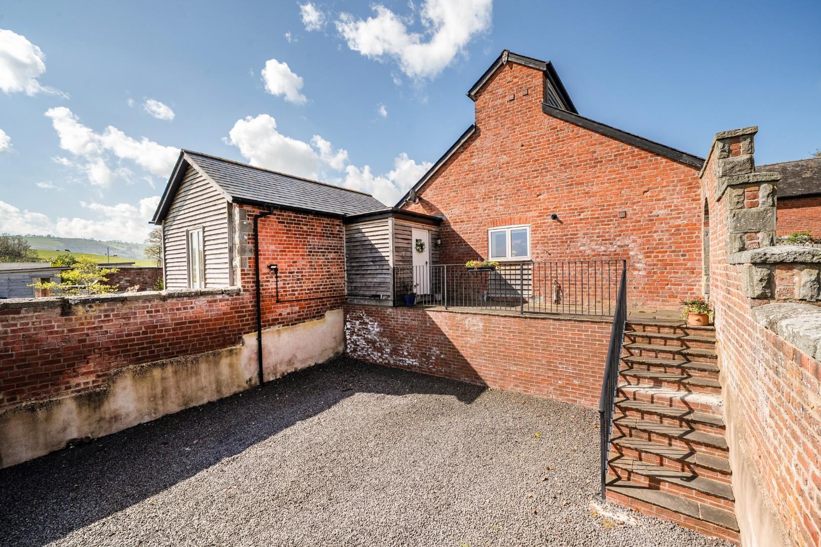 Property Image 41c9de84-9966-4a6a-8633-f636aca26a37