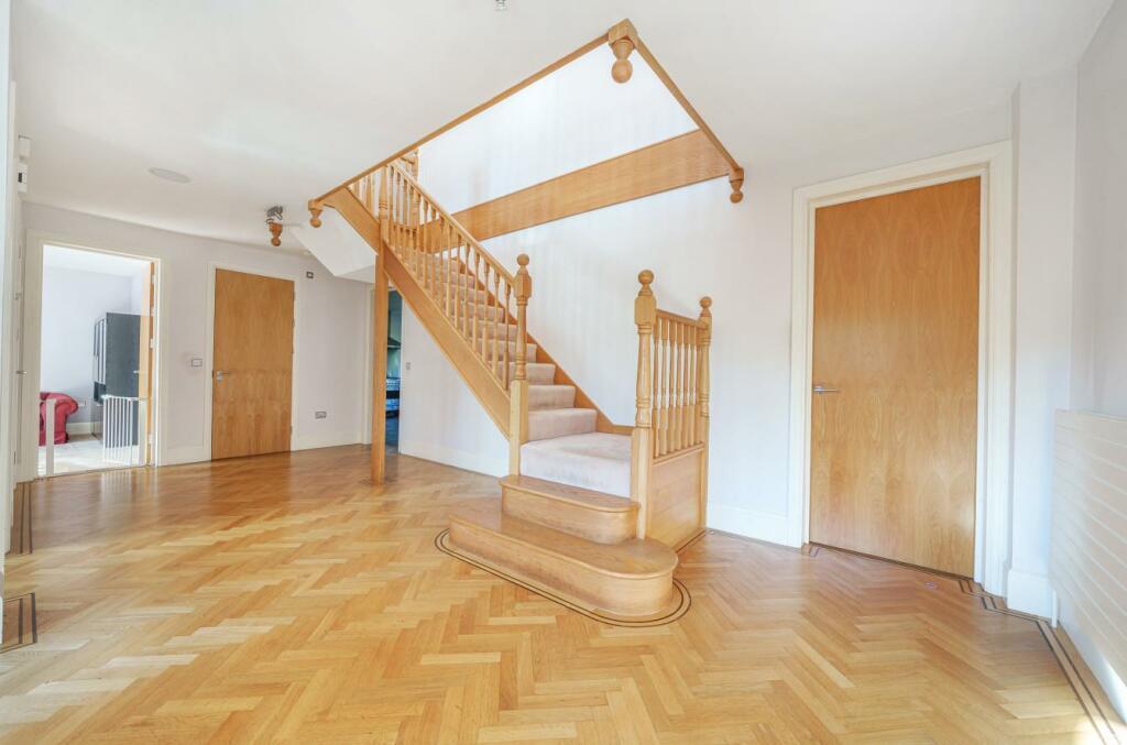 Property Image 422360cd-c0f3-4985-88d4-ba738ace087f