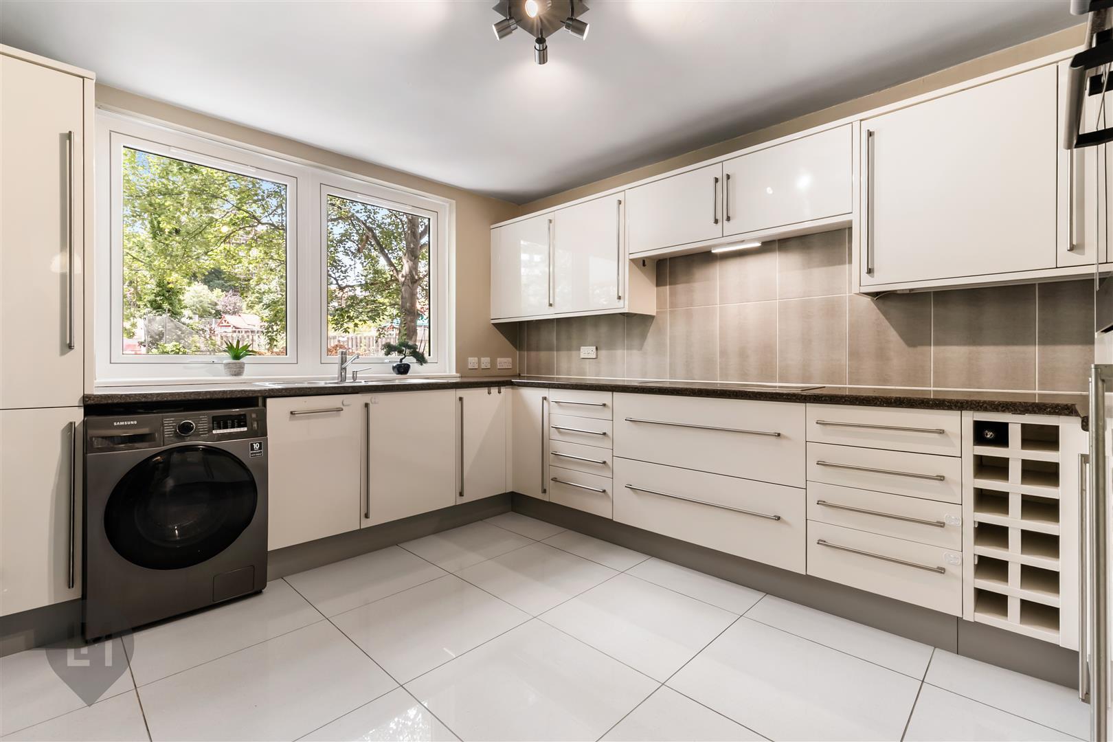 Property Image 424673a0-c244-4ead-aa75-ead1e96da3b8