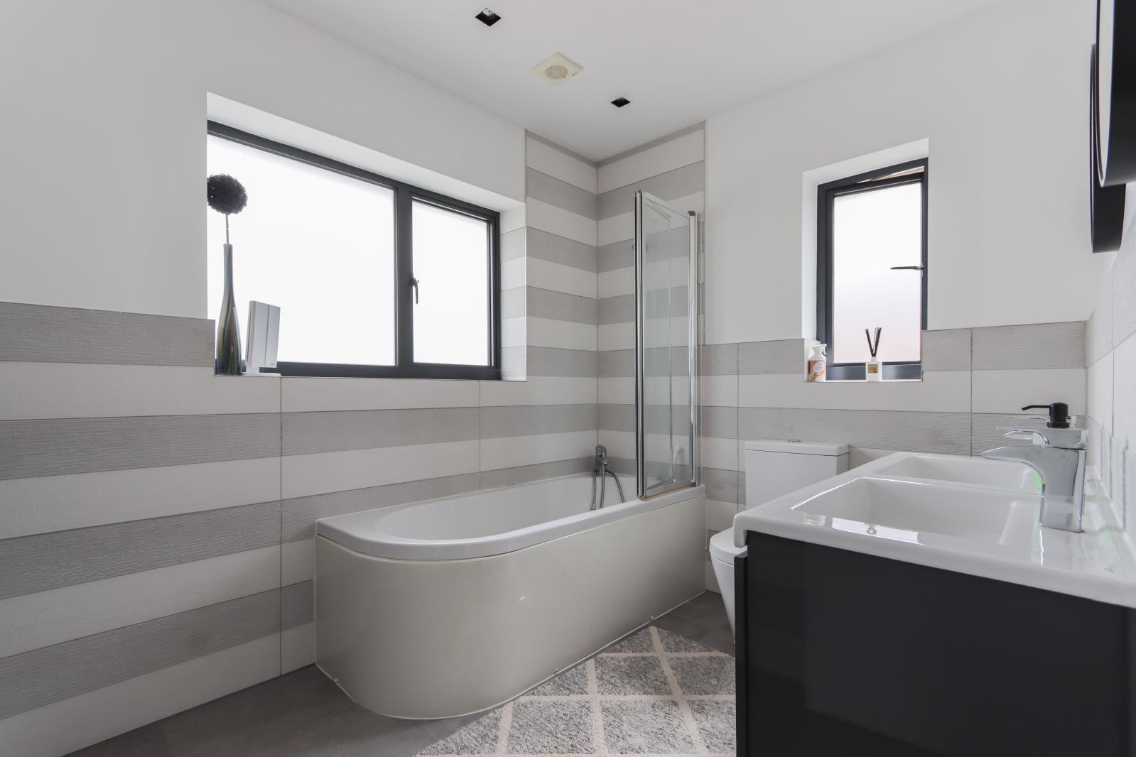 Property Image 426a46e5-40c0-4412-b225-c4c82aa049f9