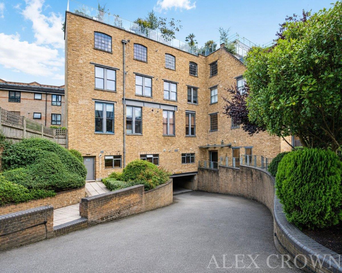 Property Image 42cd9d4f-c438-41a4-ad50-2adbd6eb1281