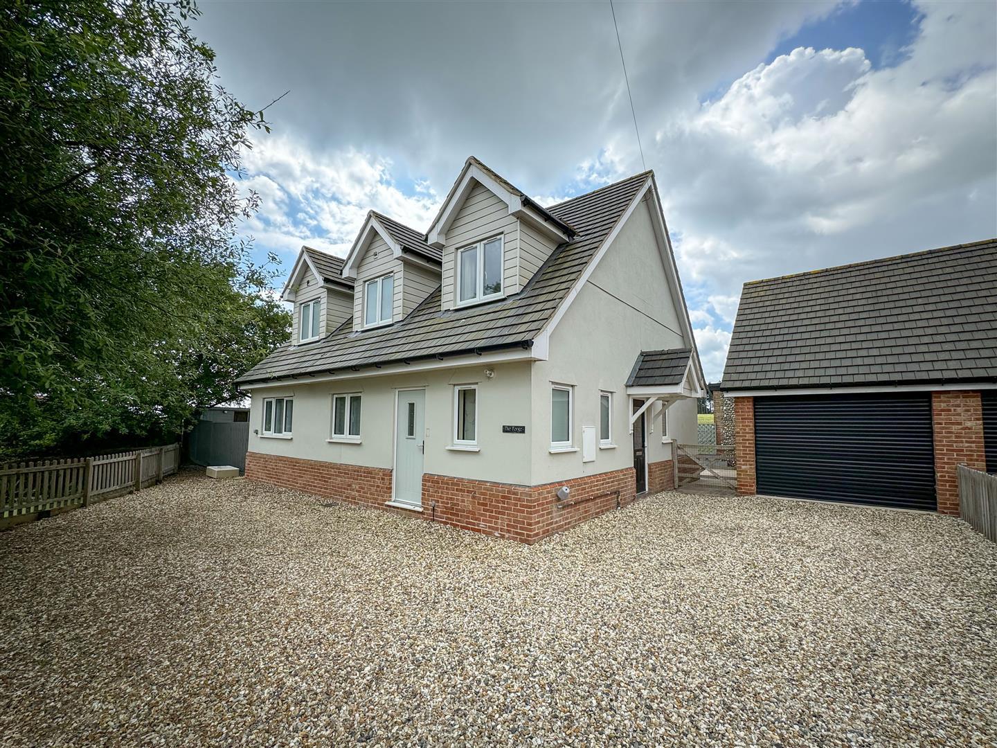 Property Image 4300e53a-5b2e-491e-9a90-0a143c706cef