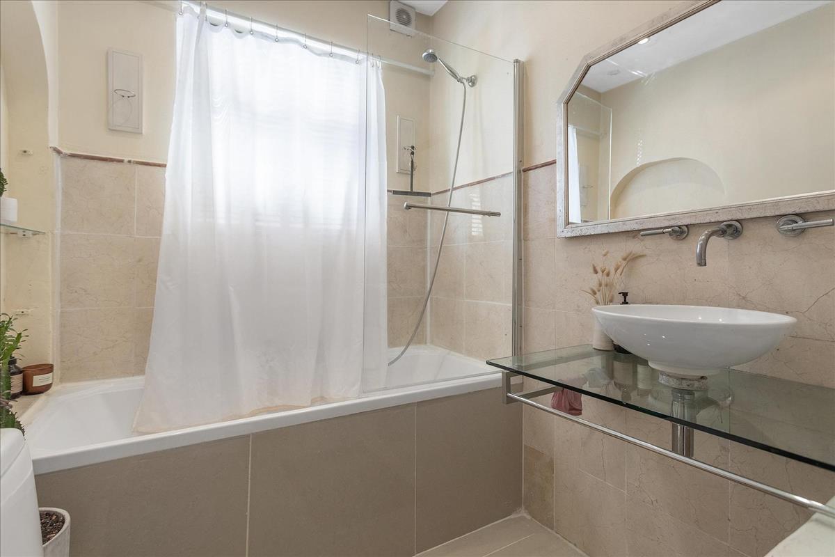 Property Image 43060dc5-c5b0-4b77-9b50-08425afa1e29