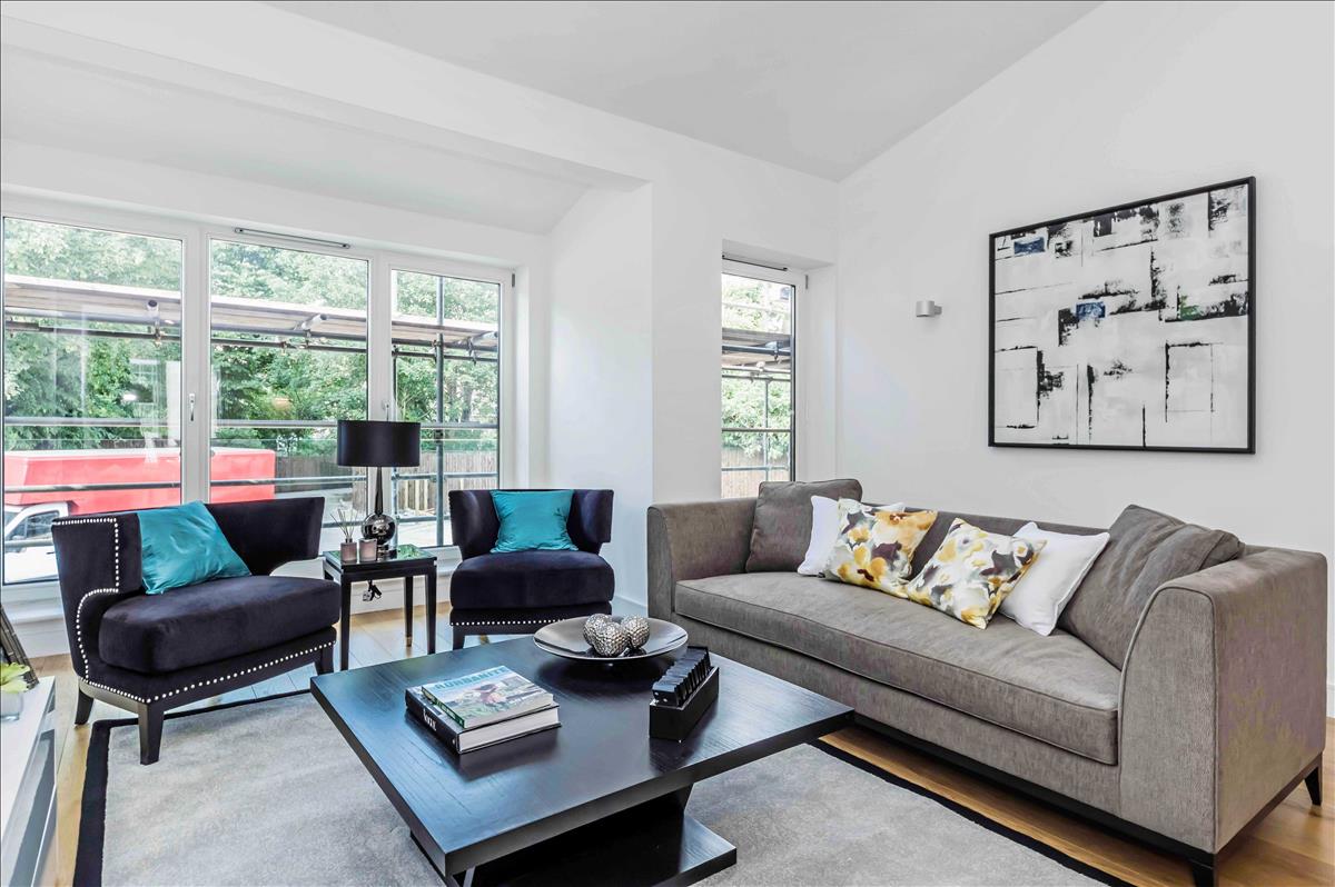 deluxe four bed gated mews house for rent in the heart of de beauvoir