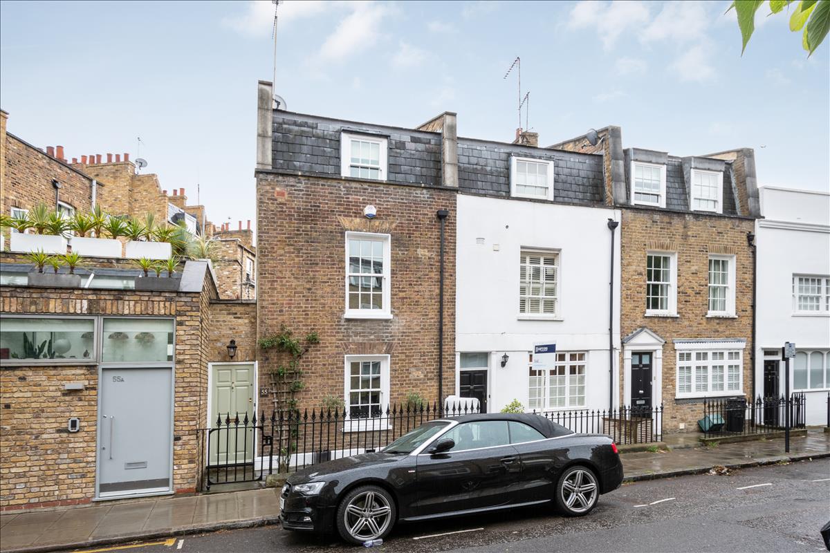 Stunning two bed georgian townhouse for rent in Barnsbury N1