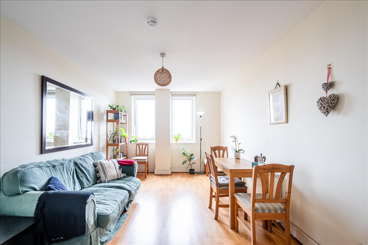 Property Image 43569f73-e688-47d2-9aad-4768d1115e0c