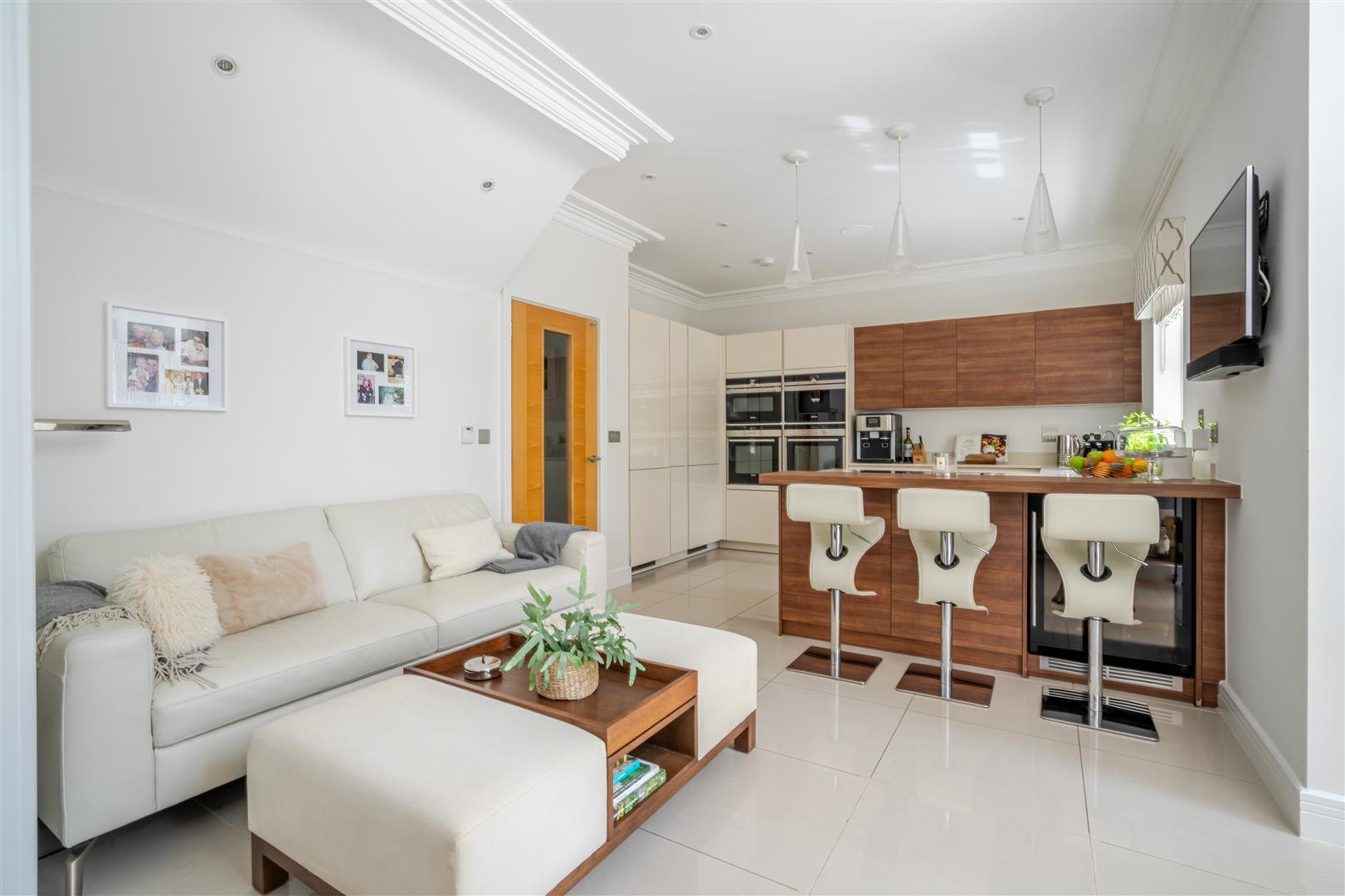 Property Image 4376f0dc-616c-429b-aa7c-7d5e2402c6d8