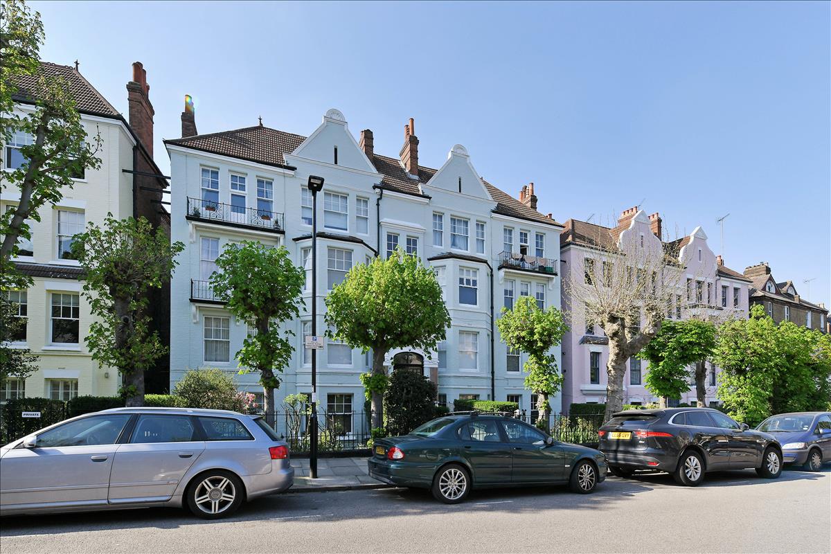 Two bedroom period apartment for rent in this beautiful victorian mansion block N1