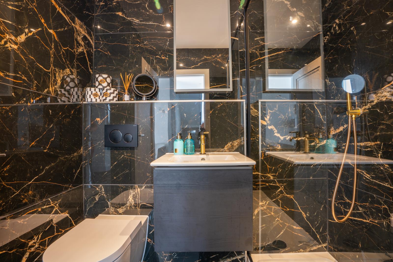 Property Image 442f2e6e-bdfd-449c-8542-96f0131f2ed1